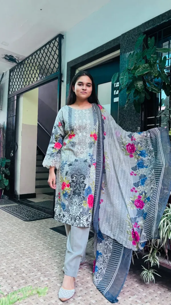 Grey_Premium_Cotton_Kurti_With_Pant_And_Dupatta_Set_For_Women