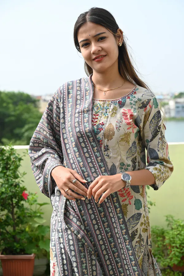 Grey_Premium_Cotton_Kurti_With_Pant_And_Dupatta_Set_For_Women