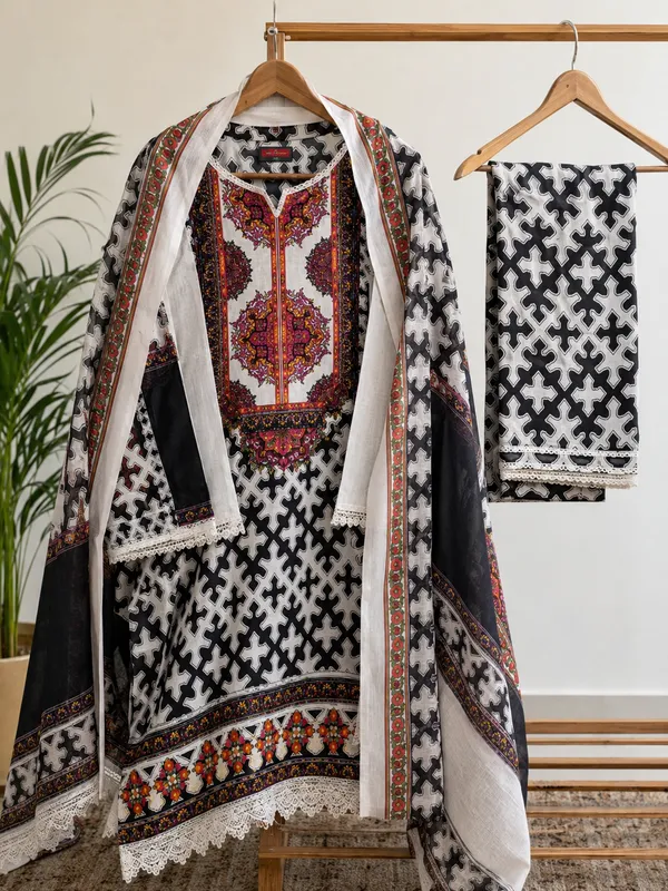 Lawn_Suit_Set_Siyah_Gulnaar_Suit_Set