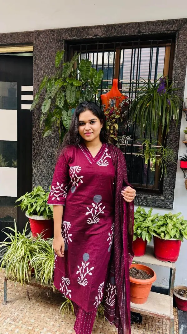 Maroon_Premium_Cotton_Kurti_With_Pant_And_Dupatta_Set_For_Women