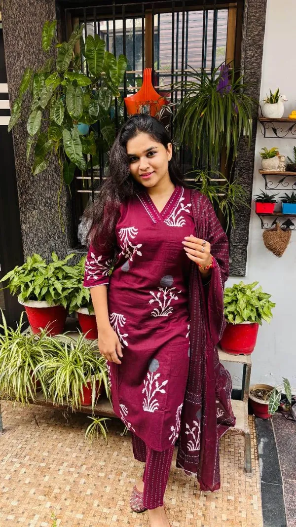 Maroon_Premium_Cotton_Kurti_With_Pant_And_Dupatta_Set_For_Women