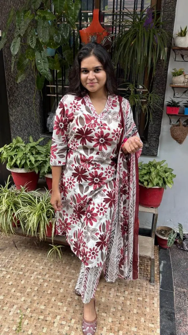 Maroon_And_White_Premium_Cotton_Kurti_With_Pant_And_Dupatta_Set_For_Women