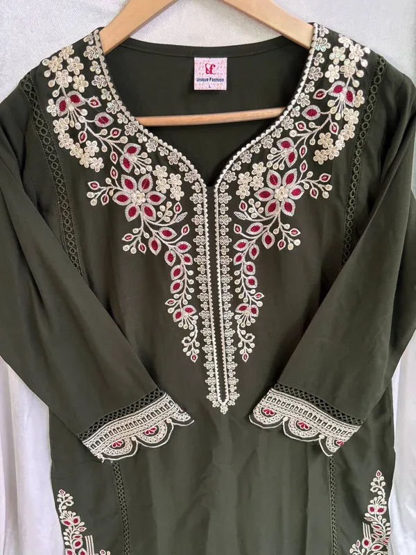 Mehendi_Green_Premium_Cotton_Kurti_With_Pant_And_Dupatta_Set_For_Women