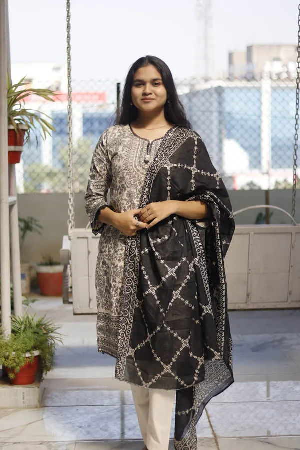black_and_cream_Digital_Printed_cotton_lawn_set
