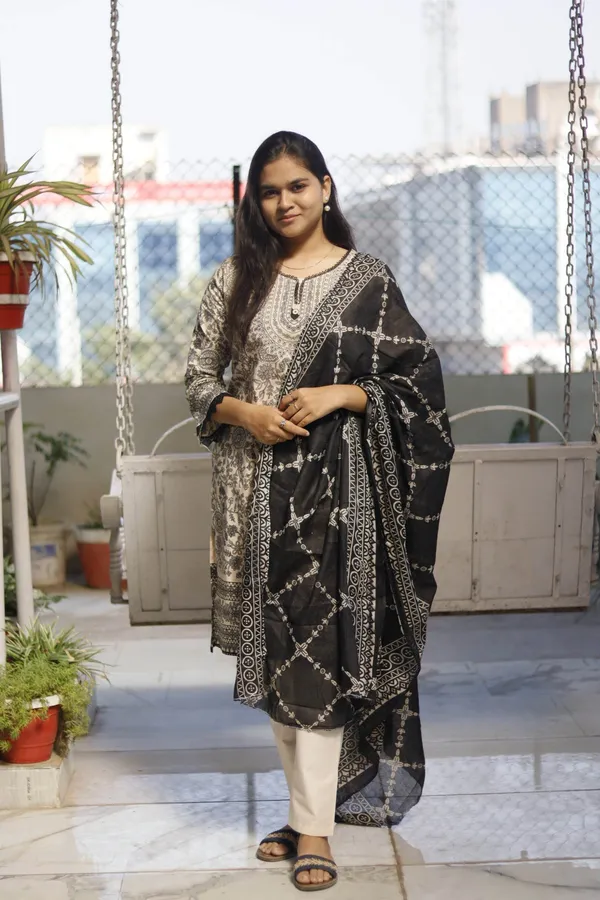 Black_And_Cream_Premium_Cotton_Kurti_With_Pant_And_Dupatta_Set_For_Women