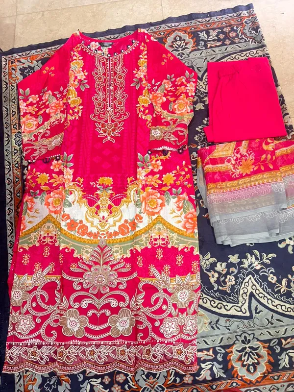 Pink_Embroidered_Pakistani_Lawn_Suit_with_Chiffon_Dupatta
