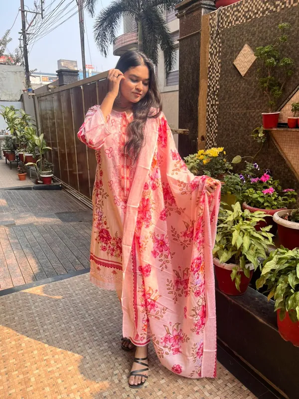 pink_pakistani_Floral_cotton_kurti_set