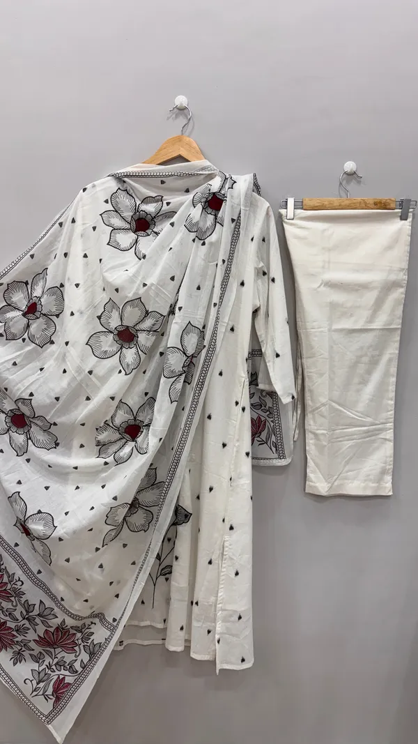 Elegant_Ivory_Floral_Suit_Set