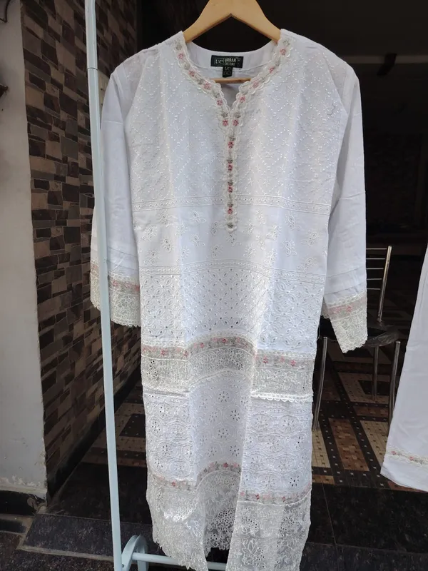 White_Embroidered_Kurti_Pant_Set_with_Floral_Dupatta