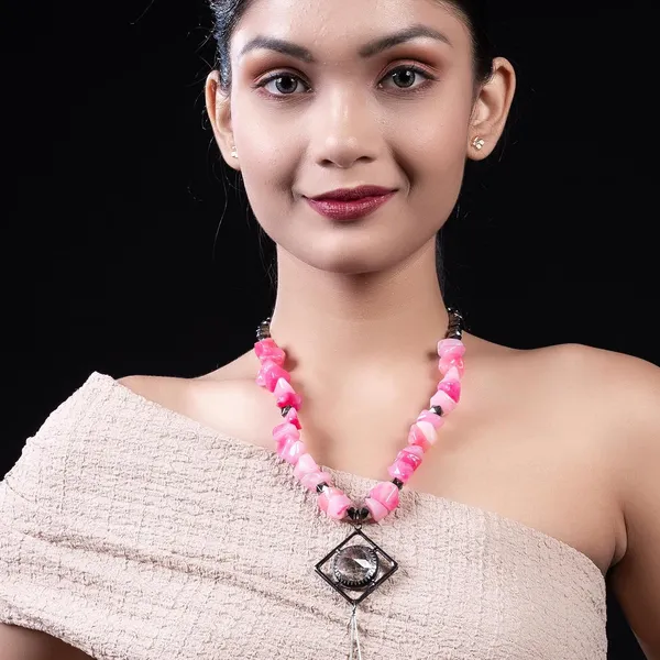 Tumble_Shaped_Beaded_Necklace_With_Geometric_Designed_Gemstone_Pendant_Handcrafted_Statement_Jewellery_For_Women_Girls_Hook_Clasp_Ethnic_Contemporary_Neckpiece_For_Wardrobe_Styling_Gifting