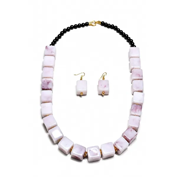 Cube_Dice_Bead_Necklace_For_Women_Chunky_Square_Block_Beaded_Statement_Necklace_Bold_Acrylic_Fashion_Jewellery_Navratri_Diwali_Party_Gift_Ethnic_Boho_Casual
