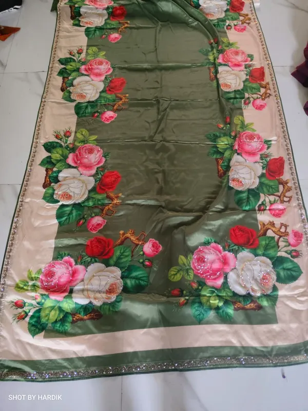 Olive_Green_Silk_Floral_Digital_Printed_Saree_For_Women