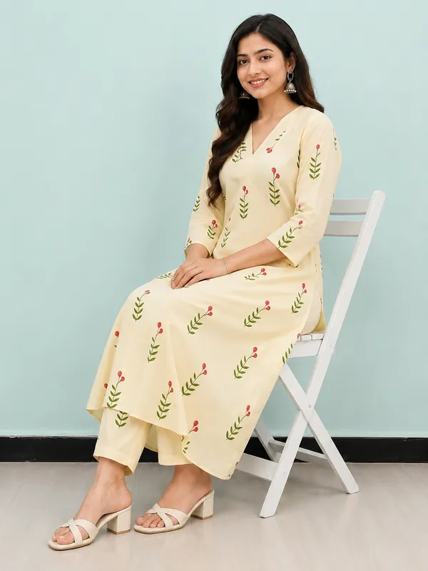 Cream_Cotton_Kurti_with_Bottomwear_for_Women