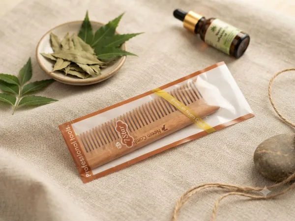 Professional_Tools_Neem_Wood_Comb