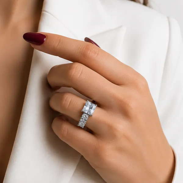 Radiant_Royale_Adjustable_Ring