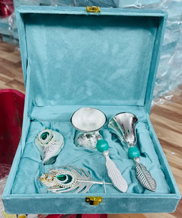 Silver_Tone_Traditional_Pooja_Accessories_Set
