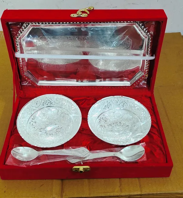 Metal_Traditional_Floral_Pattern_Pooja_Thali_Set