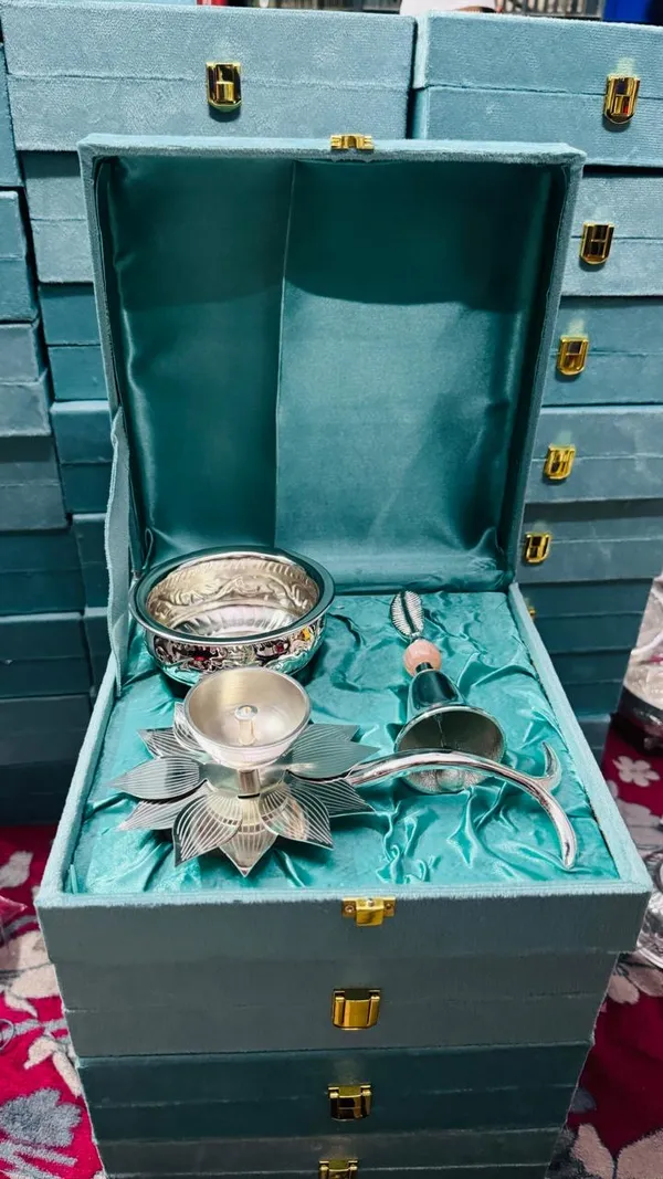 Metallic_Traditional_Pooja_Thali_Set_With_Gift_Box