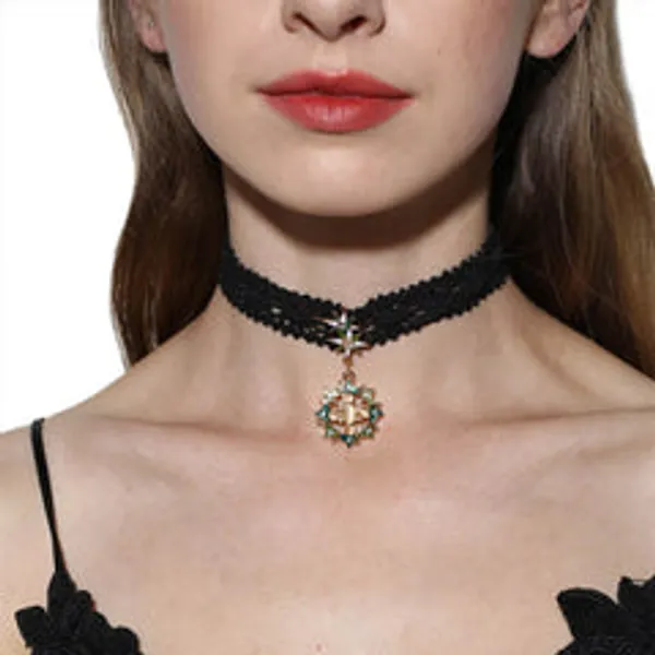 Kaamastra_Black_Lace_Star_Pendent
