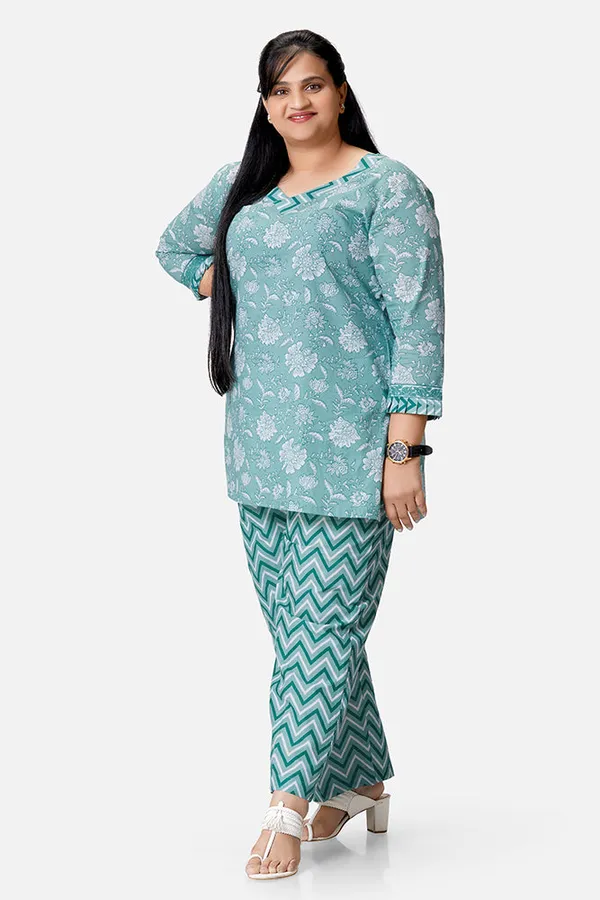 Green_Cotton_Three_Quarter_Sleeve_Short_Kurta_Set_For_Women