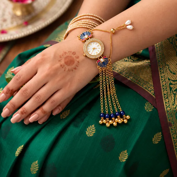 Gold_Tone_Decorative_Bracelet_Watch_For_Women