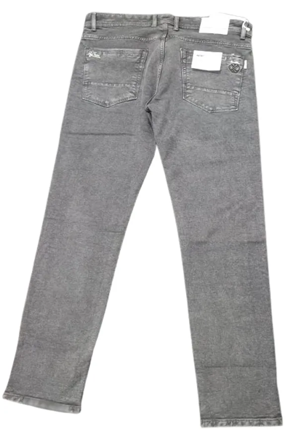 Grey_Denim_Straight_Fit_Jeans_for_Men