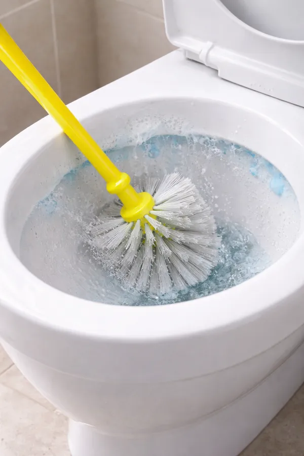 Plastic_Everyday_Solid_Yellow_Round_Head_Toilet_Brush