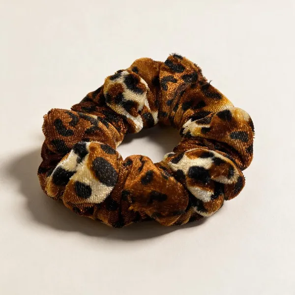 Brown_Leopard_Print_Velvet_Scrunchie_For_Women