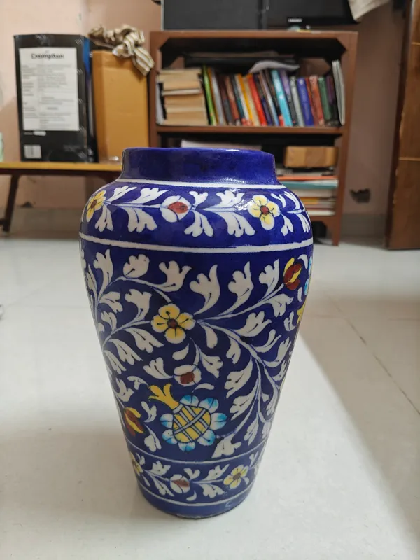 Blue_Pottery_Ceramic_Traditional_White_Vine_Floral_Pattern_Decorative_Vase