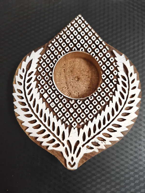 Wooden_Leaf_Pattern_Tealight_Candle_Holder