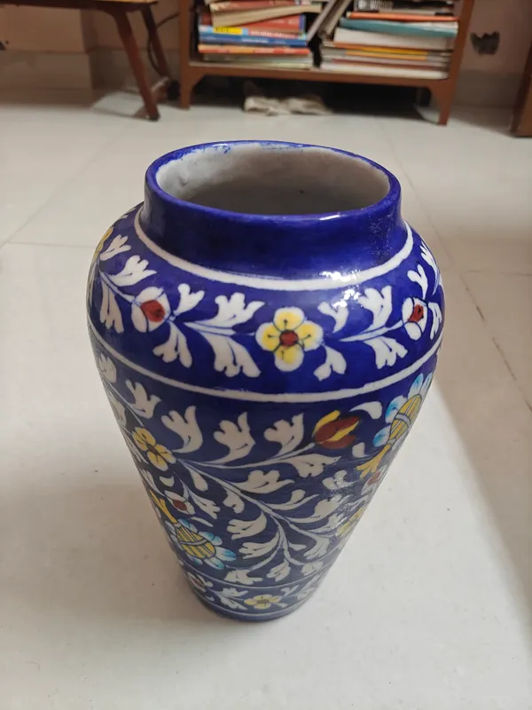 Blue_Pottery_Ceramic_Traditional_White_Vine_Floral_Pattern_Decorative_Vase