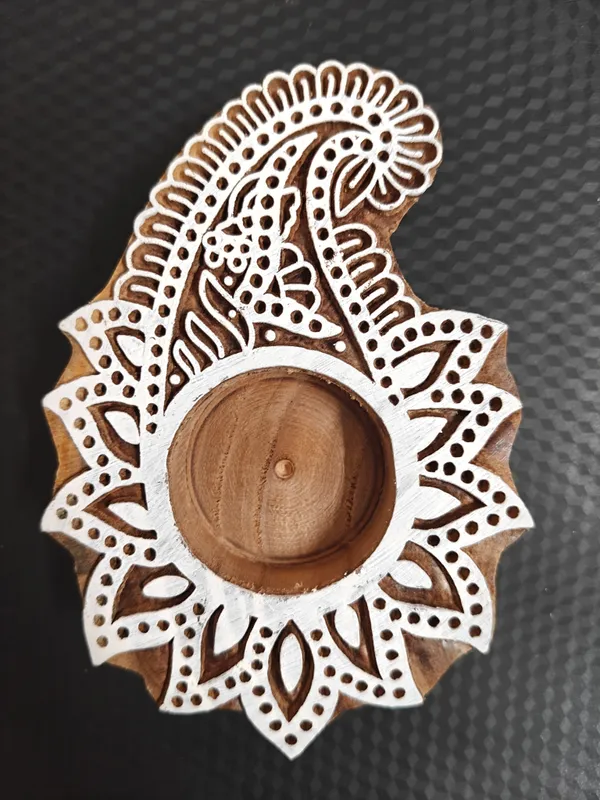 Wooden_Traditional_Paisley_Carved_Tealight_Holder