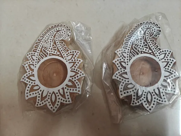 Wooden_Traditional_Paisley_Carved_Tealight_Holder