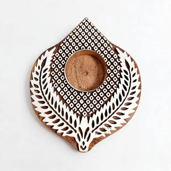 Wooden_Festive_Leaf_Shape_Geometric_Pattern_Tealight_Holder_-_Pack_of_2