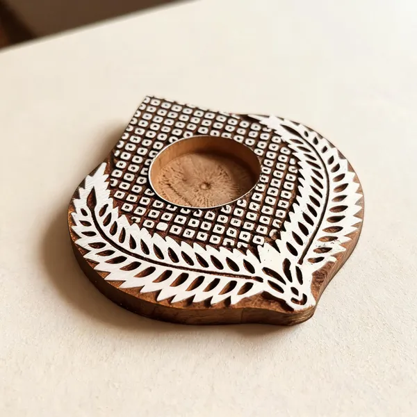 Wooden_Festive_Leaf_Shape_Geometric_Pattern_Tealight_Holder_-_Pack_of_2