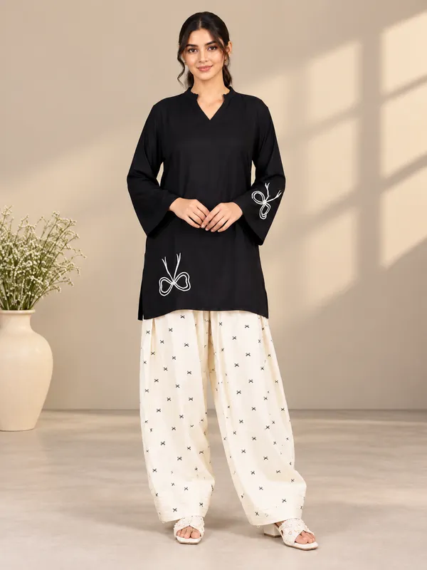 Black_Rayon_Silk_Straight_Farshi_Set_For_Women