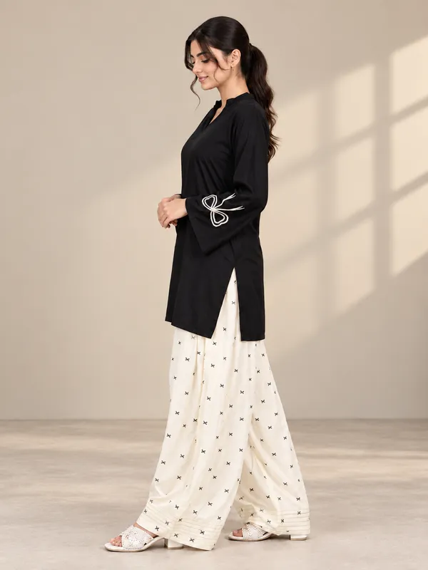 Black_Rayon_Silk_Straight_Farshi_Set_For_Women
