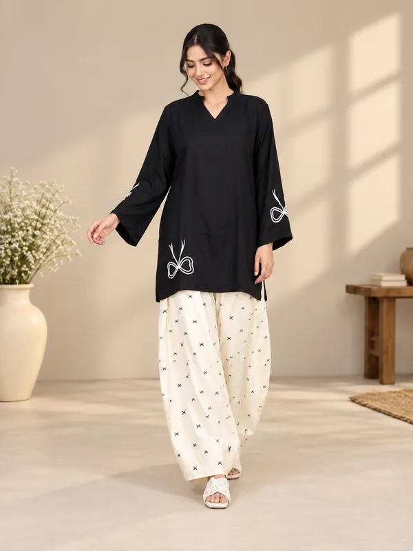 Black_Rayon_Silk_Straight_Farshi_Set_For_Women