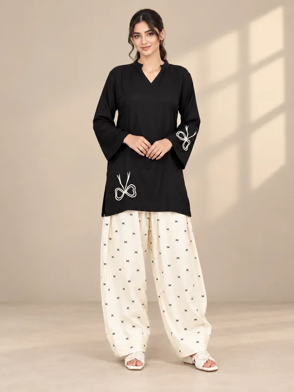 Black_Rayon_Silk_Straight_Farshi_Set_For_Women