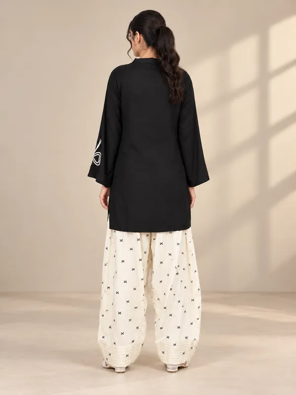 Black_Rayon_Silk_Straight_Farshi_Set_For_Women