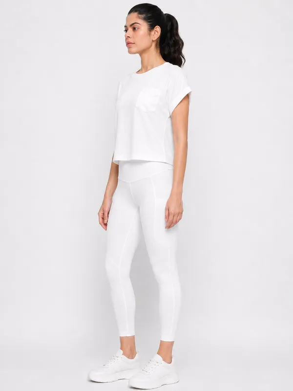 Wear_Jukebox_Just_Easy_White_Nylon-Spandex_Gym_Wear_Set