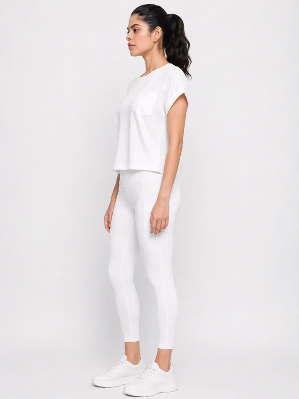 Wear_Jukebox_Just_Easy_White_Nylon-Spandex_Gym_Wear_Set