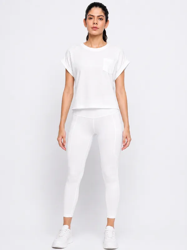 Wear_Jukebox_Just_Easy_White_Nylon-Spandex_Gym_Wear_Set