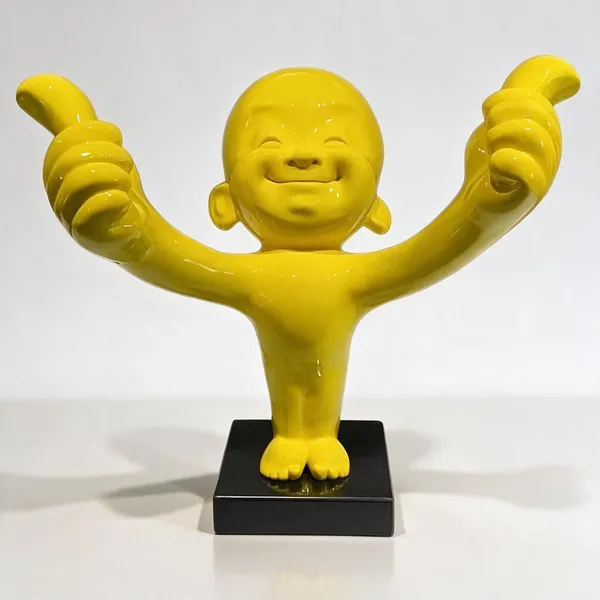 Yellow_Resin_Thumb_Man_Figurine_For_Home_Decor