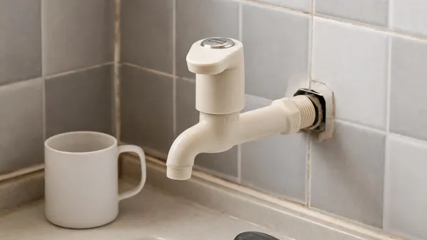 Plastic_Long_Body_Screw-On_Water_Tap_Faucet_White