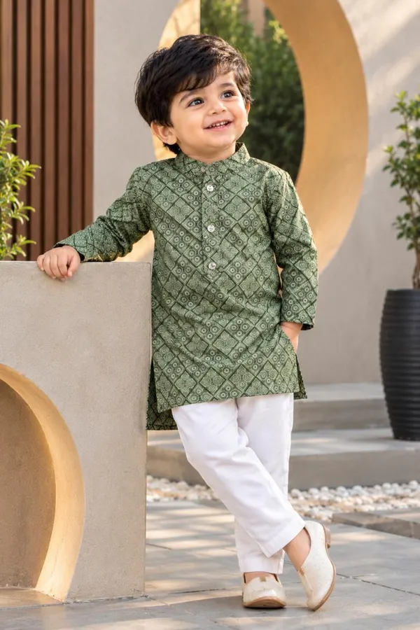 vastraveda_Boys_Festive_&_Party,_Casual,_Wedding_Kurta_and_Pyjama_Set_(Green_Pack_of_1)