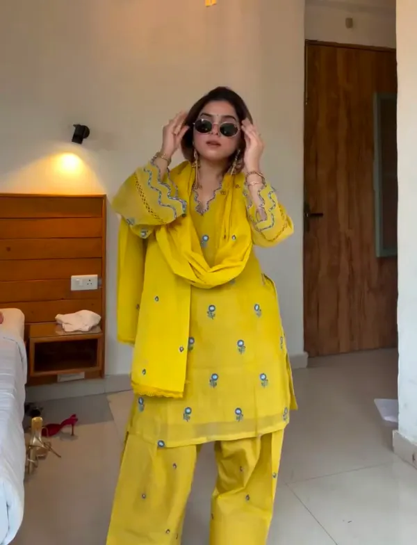 Yellow_Printed_Straight_Kurta_Set_With_Dupatta_For_Women