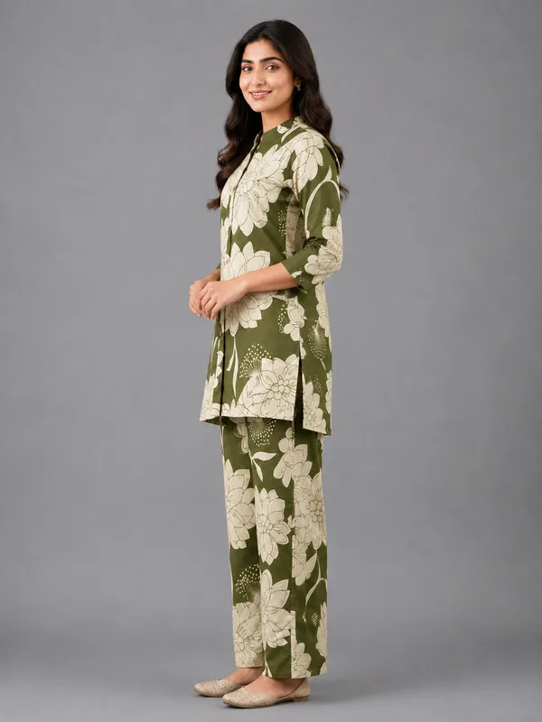Grey_And_Cream_Floral_Print_Straight_Kurta_Set_for_Women