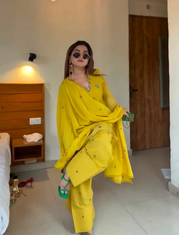 Yellow_Printed_Straight_Kurta_Set_With_Dupatta_For_Women