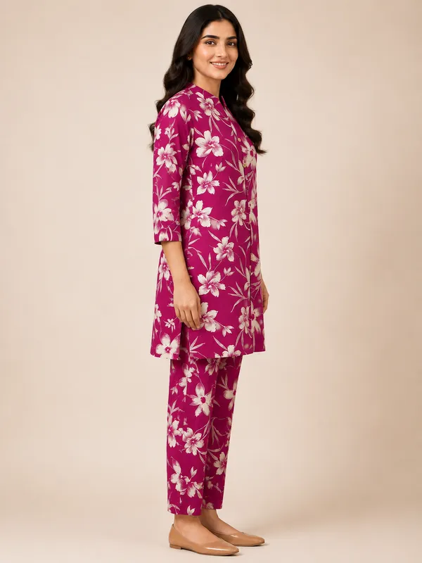 Magenta_Floral_Straight_Kurta_Set_for_Women